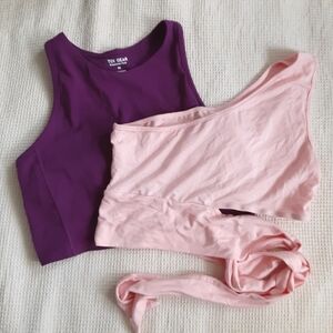 2 Medium sleeveless crop top tanks